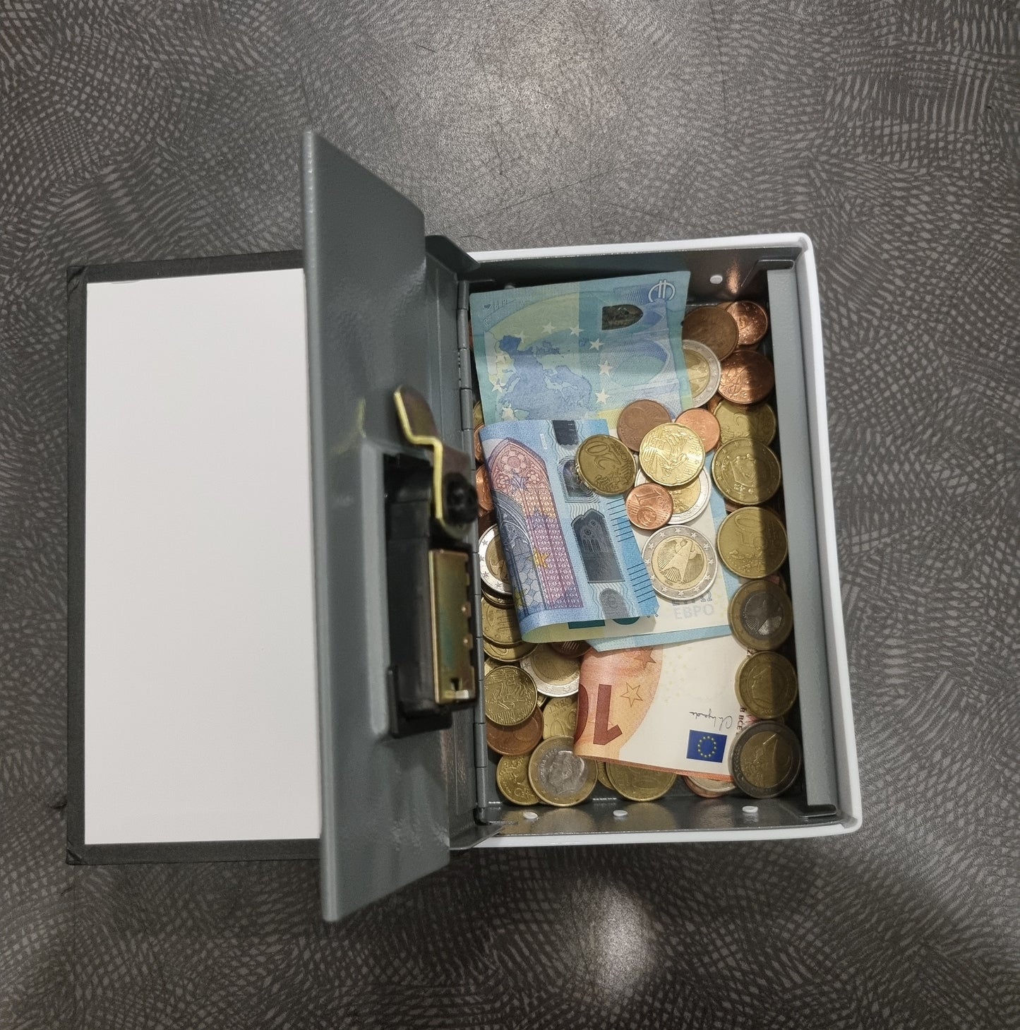 Livre cache billets