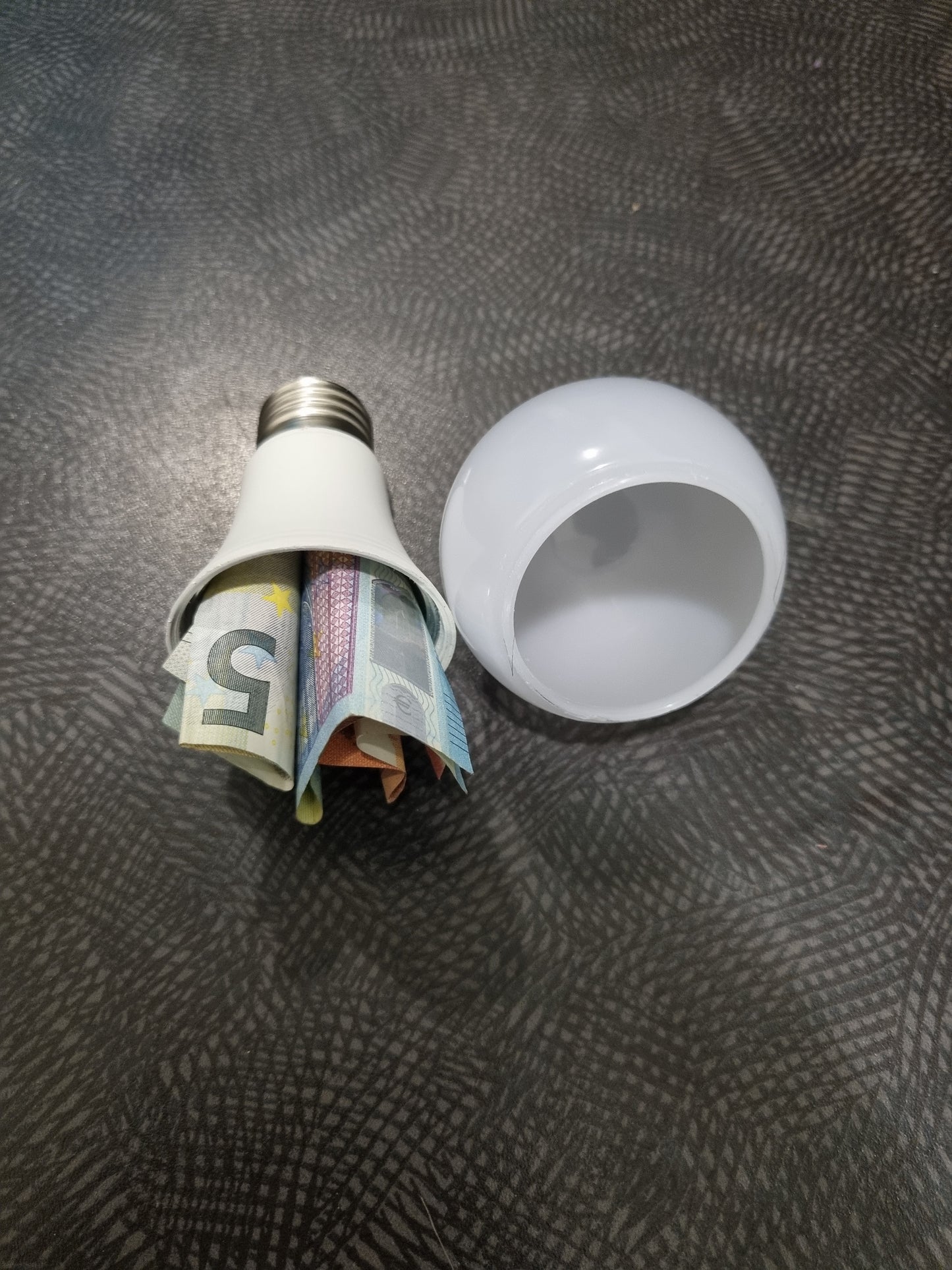 Ampoule cache bijoux/billets